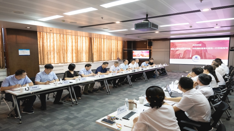 中機國際董事長謝克一行赴中汽工程交流學習